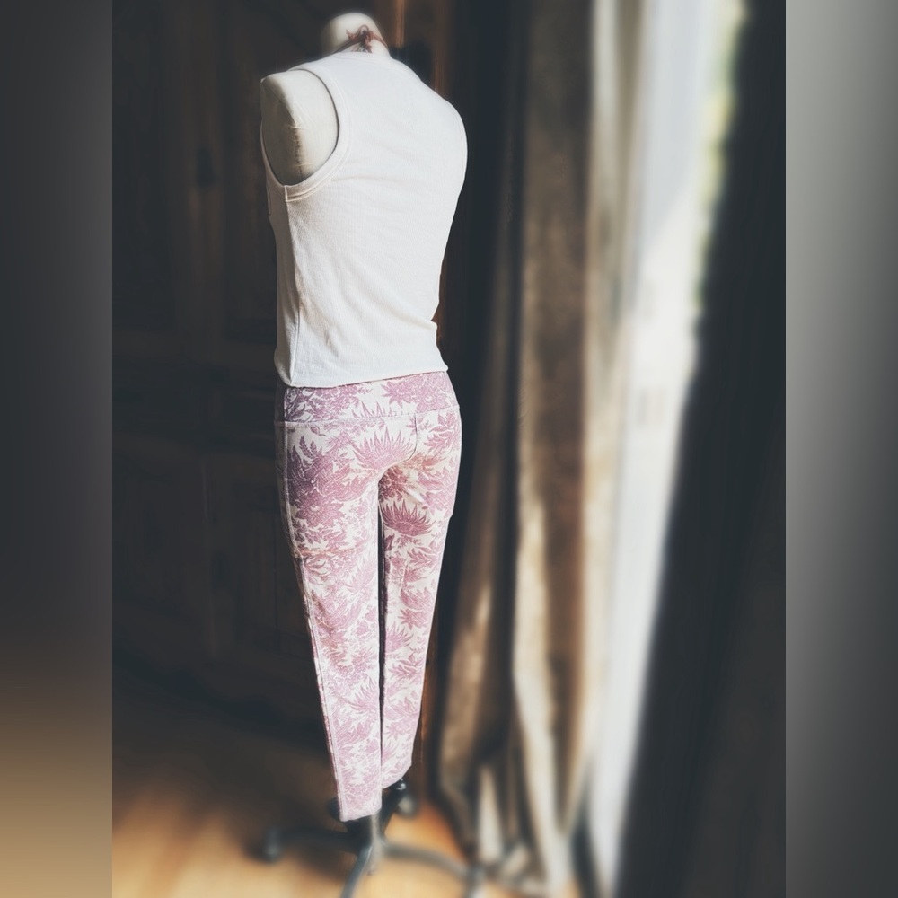 Chaser Vintage Floral Crop Leggings - Mauve Wine - NWT - Size Small - Picture 8 of 10